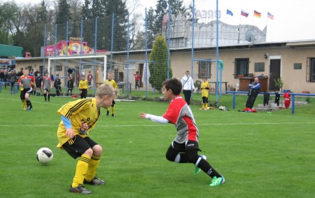 RK-Náchod 4:1. Láďa Gunár odehrál výborný turnaj. Náchodu vstřelil 2 branky.